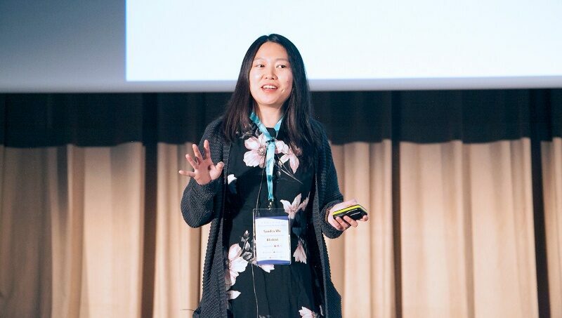 Sandra Wu von Blinkist bei einem Vortrag